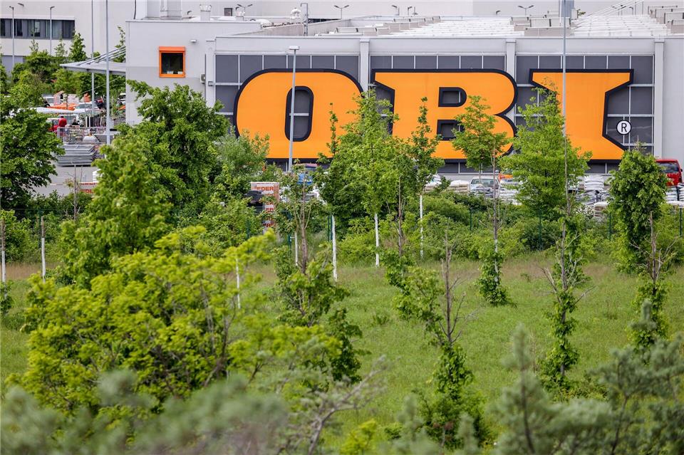 Der BGH befasst sich mit der Farbe Orange, die Obi schützen lassen will. (Archivbild) Jan Woitas/dpa-Zentralbild/dpa