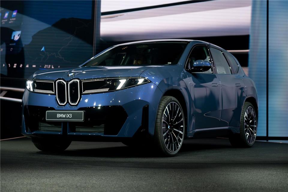Der BMW iX3 wird ebenfalls in Ungarn produziert. (Archivbild)Sven Hoppe/dpa