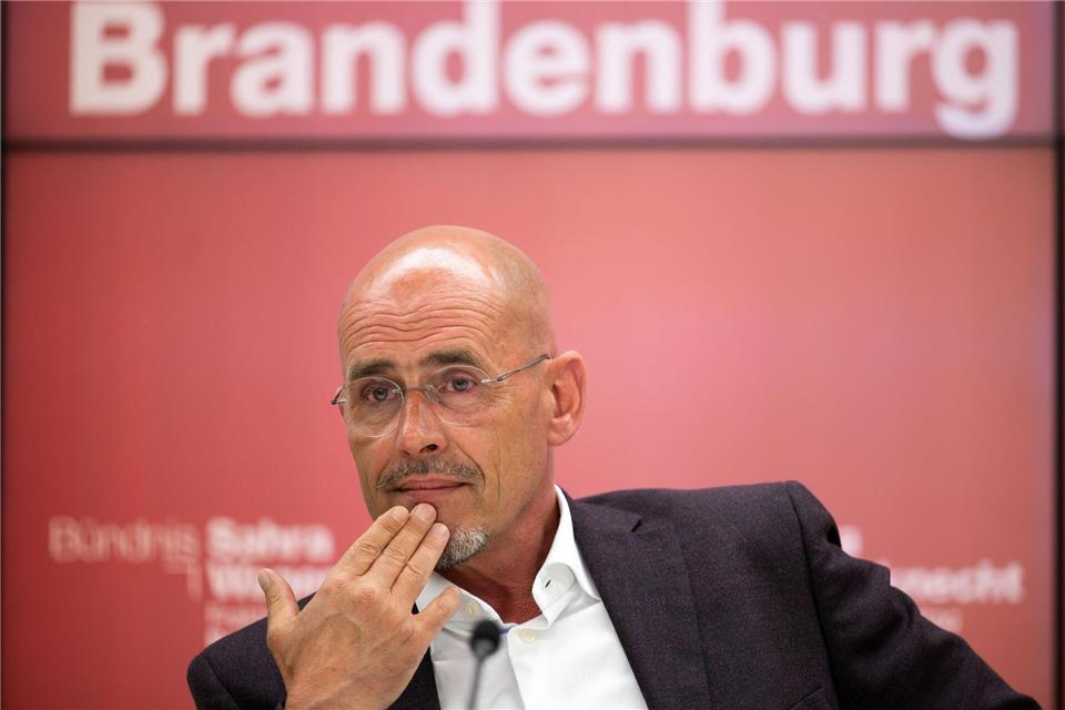 Der BSW-Fraktionsvorsitzende Niels-Olaf Lüders steckt in Brandenburg mit seiner Fraktion in der Krise. Vier Abgeordnete kündigten im Streit ihren Parteiaustritt an. (Archivbild) Soeren Stache/dpa