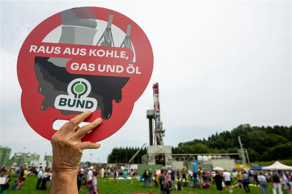Der BUND fordert einen raschen Ausbau der erneuerbaren Energien und eine Abkehr von Öl, Gas und Kohle. (Archivbild)Stefan Puchner/dpa