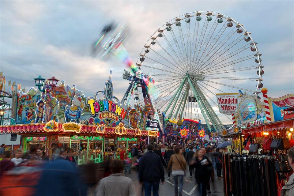 Der Bad Dürkheimer Wurstmarkt gilt als das größte Weinfest der Welt. (Archivbild)picture alliance / dpa