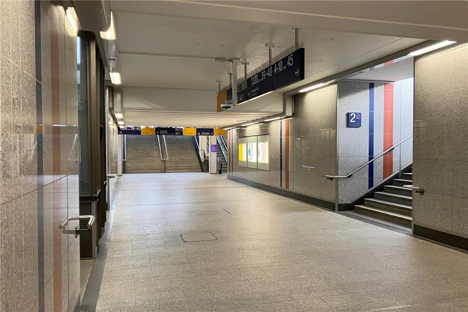 Der Bahnhof von Kaiserslautern ist gesperrt. (Archivbild)Wolfgang Jung/dpa