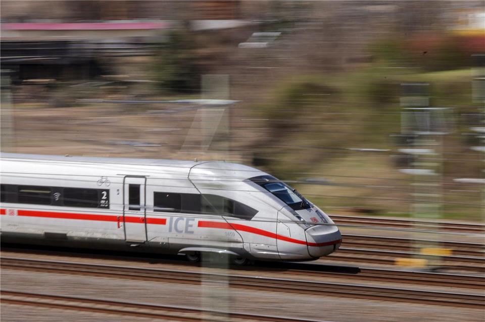 Der Bahnverkehr zwischen Berlin und Halle wird ab dem 24. September für drei Monate erheblich eingeschränkt. (Archivbild)Jan Woitas/dpa
