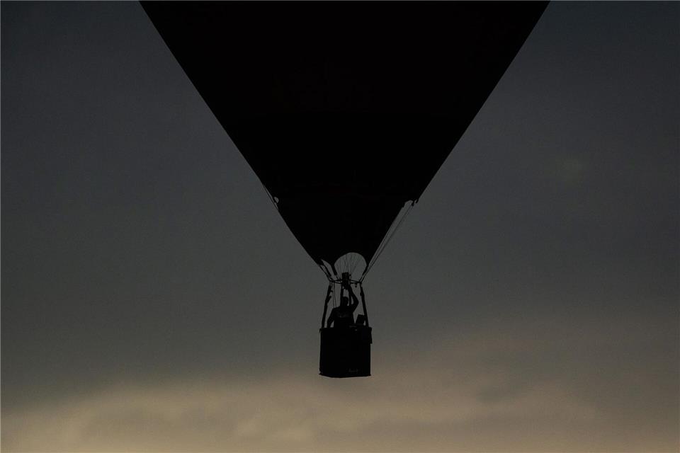 Der Ballon wurde in eine Stromleitung getrieben. (Symbolbild)Silas Stein/dpa