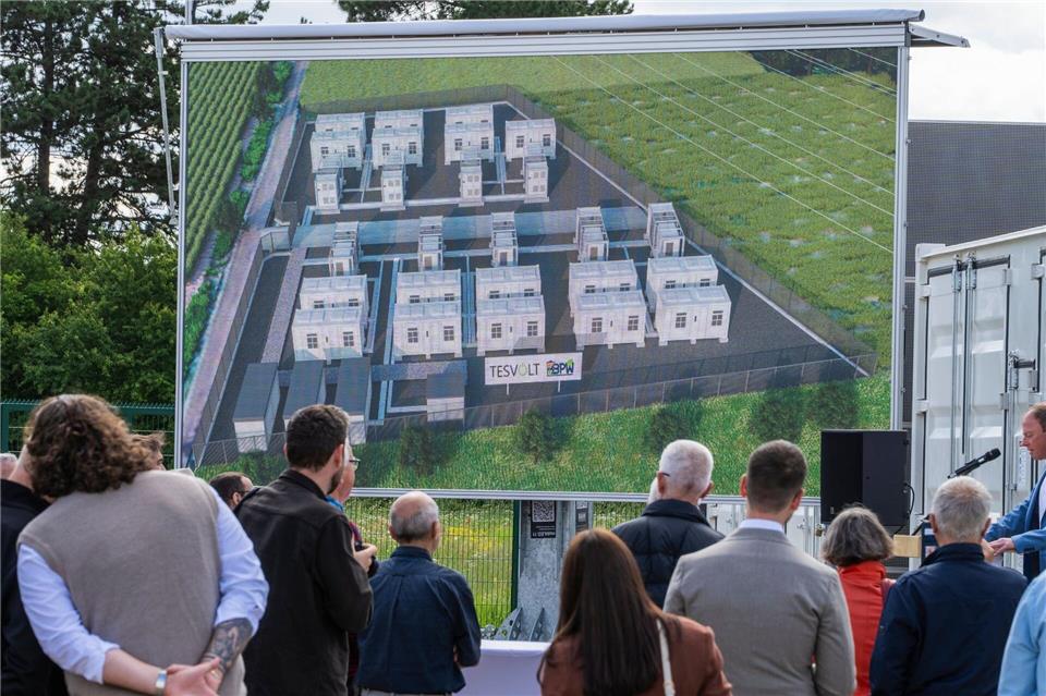 Der Batteriespeicherpark in Worms kann künftig Strom für bis zu 2.000 Haushalte speichern. Andreas Arnold/dpa