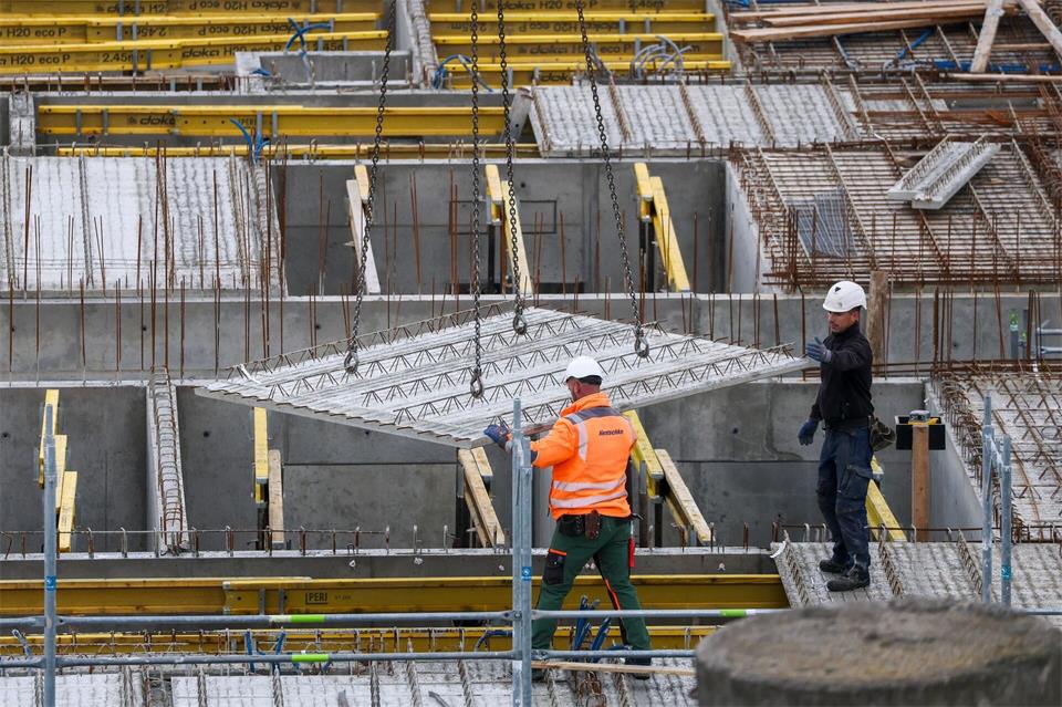 Der Bau der Abschiebehaft in Volkstedt soll rund 37,4 Millionen Euro kosten. (Symbolbild)Jan Woitas/dpa