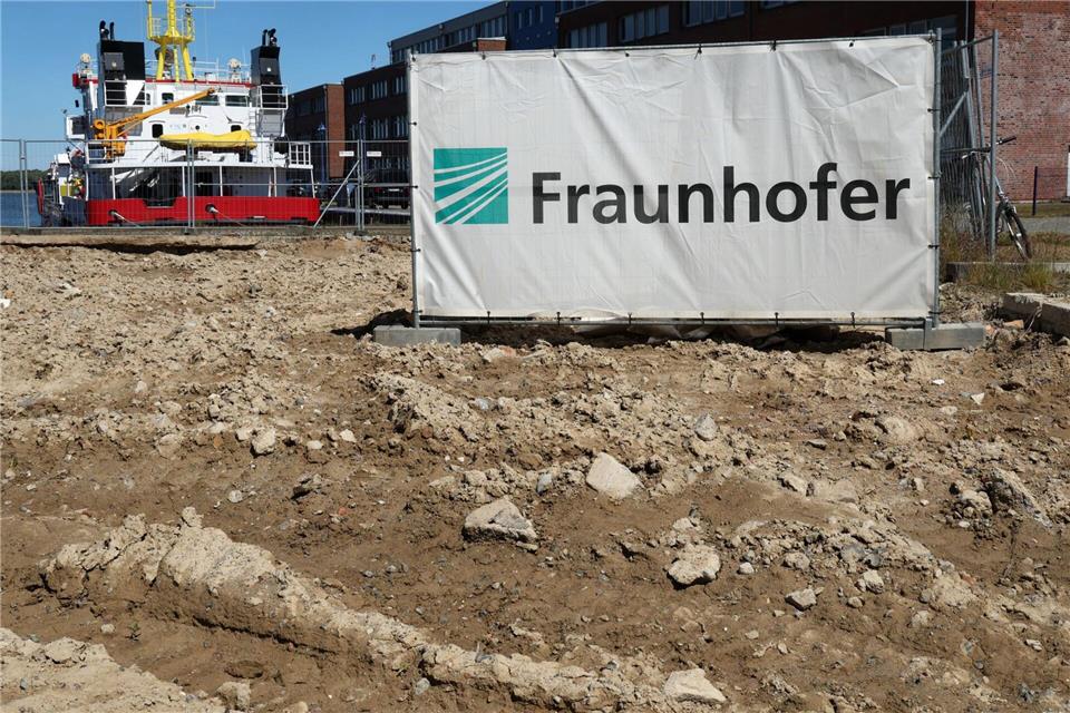 Spatenstich für Fraunhofer-Institut in Rostock Der Bau des neuen Fraunhofer Instituts in Rostock hat begonnen.Bernd W�stneck/dpa