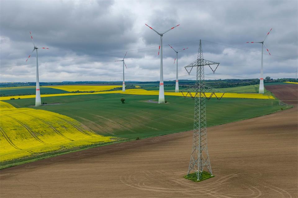 Der Bau neuer Windkraftanlagen löst in Sachsen regelmäßig Proteste aus. (Symbolbild)Jan Woitas/dpa