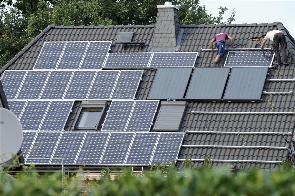 Der Bau von neuen Solaranlagen stockt - vor allem im Privatbereich. (Archivbild)Rainer Jensen/dpa