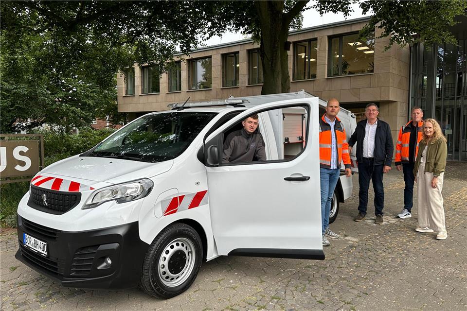 Der Bauhof der Stadt Borken hat ein neues Elektro-Nutzfahrzeug für die tägliche Arbeit im Stadtgebiet in Betrieb genommen.