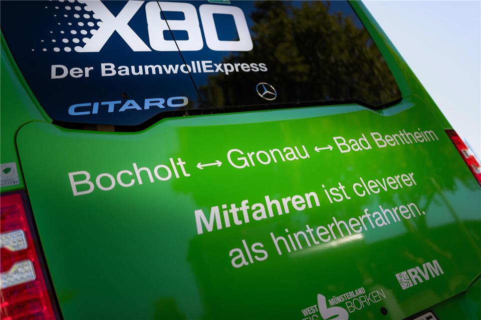 Der Baumwollexpress X80 verbindet seit 2022 probeweise Bocholt mit Gronau und Bad Bentheim. Gronau sagt nun Ja zum Dauerbetrieb, in Bocholt zögert die Politik noch.