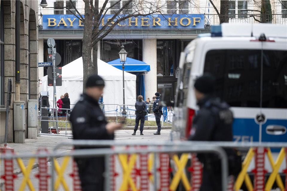 Der Bayerische Hof wurde während des Treffens hochrangiger Gäste aus aller Welt zur Hochsicherheitszone.Marijan Murat/dpa