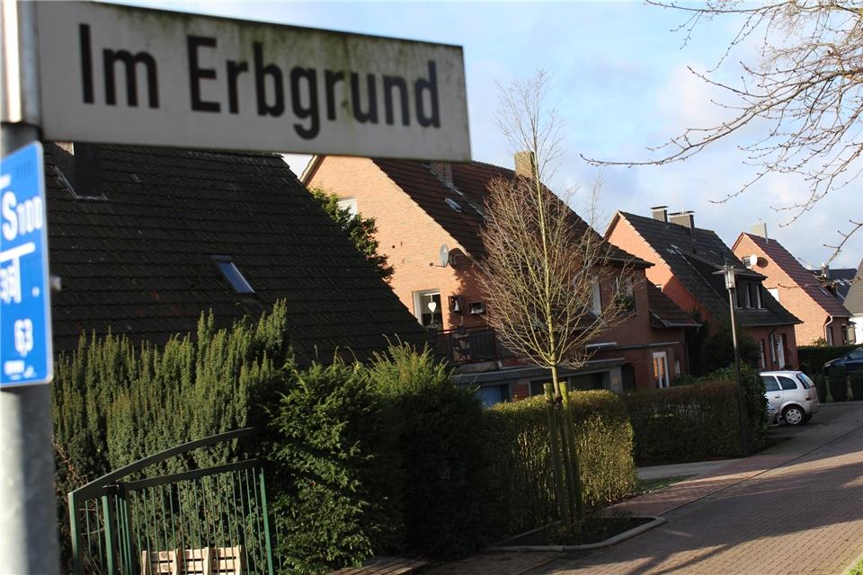 Der Bebauungsplan „Im Erbgrund“ in Erle soll geändert werden, um weitere Wohnhäuser zu ermöglichen. Das Vorhaben soll in einer Bürgerversammlung vorgestellt werden, sobald dies möglich ist. 