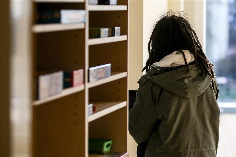 Der Bedarf an Therapieplätzen in der Kinder- und Jugendpsychiatrie ist groß. In Röbel wurde ein Klinikneubau feierlich eröffnet. (Illustration) picture alliance / Axel Heimken/dpa