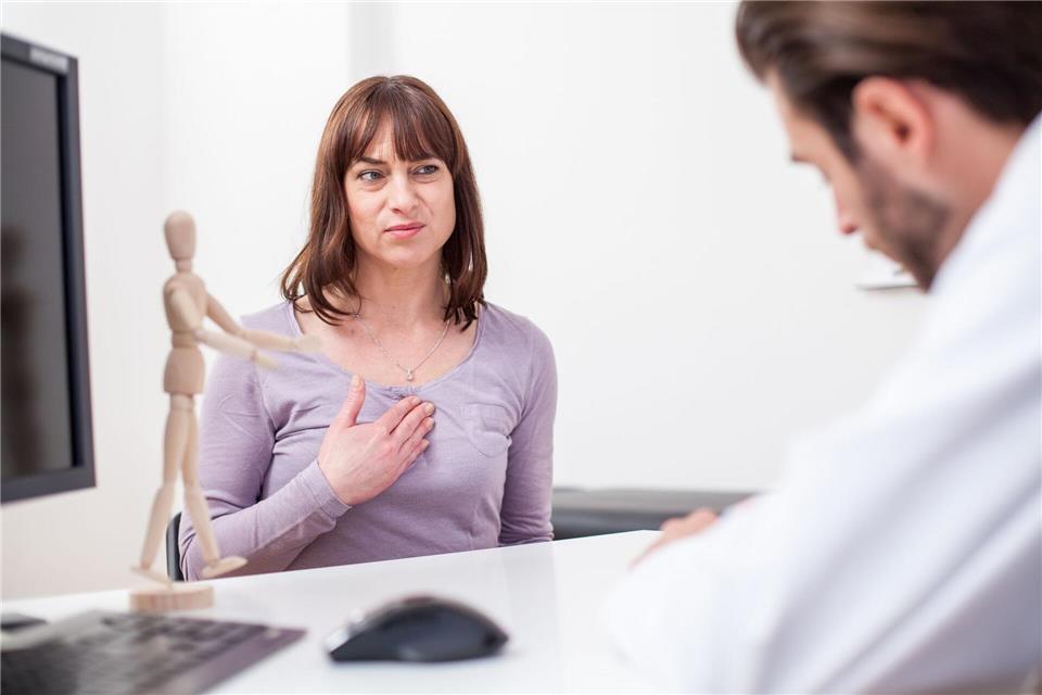 Der Begriff „Medical Gaslighting“ beschreibt, wenn Patientinnen und Patienten das Gefühl haben, ihre Wahrnehmung werde systematisch infrage gestellt.picture alliance/dpa/dpa-tmn