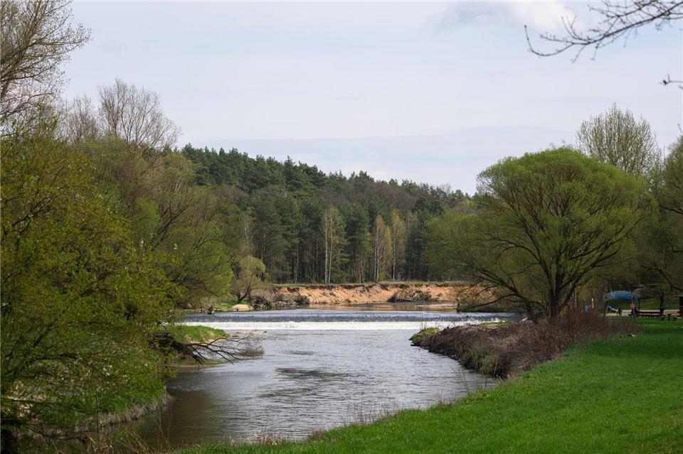 Der Bergbau hat in den Gewässern der Lausitz Spuren hinterlassen. (Archivbild)Robert Michael/dpa
