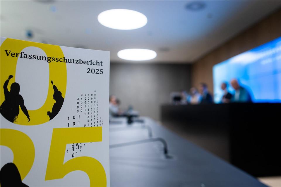 Der Bericht gibt einen Überblick über die Bedrohungen des Staats.Christoph Schmidt/dpa
