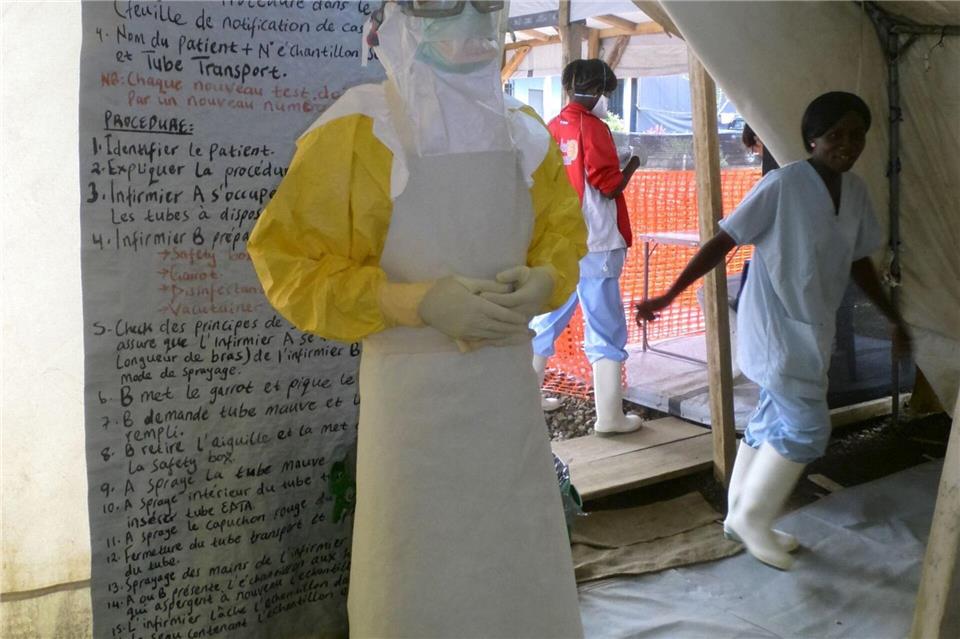 Der Berliner Arzt Maximilian Gertler kennt die Herausforderungen eines Ebola-Einsatzes aus eigener Erfahrung bei Ärzte ohne Grenzen (Handout)Medecins sans Frontieres/dpa