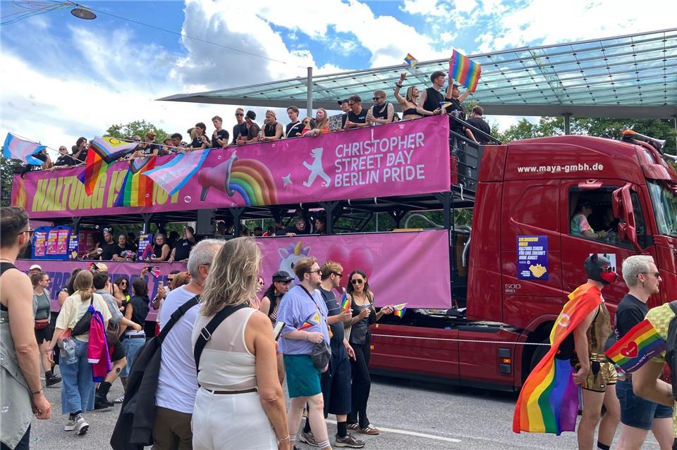 Der Berliner CSD-Verein ist in Hamburg mit einem eigenen Truck unterwegs.Stefan Flomm/dpa