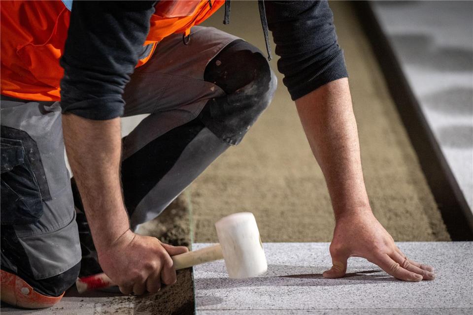 Der Berliner Landesmindestlohn gilt auch für private Unternehmen, die Aufträge vom Land erhalten. (Symbolbild)Monika Skolimowska/dpa