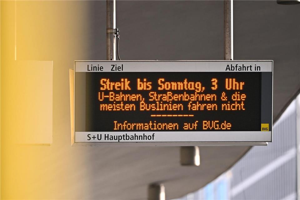 Der Berliner Nahverkehr steht bis einschließlich Samstag wegen eines Warnstreiks weitgehend still.Elisa Schu/dpa