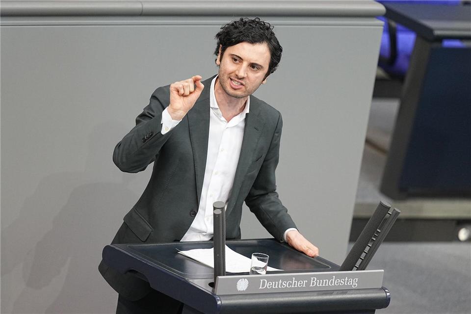 Der Berliner SPD-Bundestagsabgeordnete, Hakan Demir, sieht in der SPD-Fraktion keine Bereitschaft, weitere Teile der Reform des Staatsangehörigkeitsrechts von 2024 rückabzuwickeln. (Archivbild)Michael Kappeler/dpa
