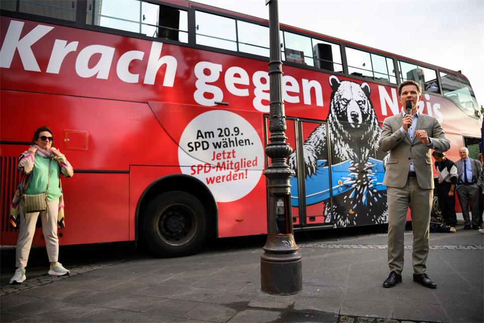 Der Berliner SPD-Spitzenkandidat Steffen Krach ruft zum Kampf um jede Stimme auf. Bernd von Jutrczenka/dpa