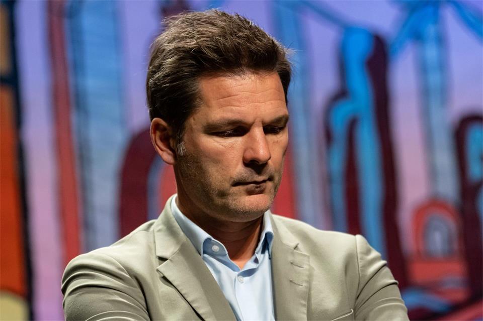 Der Berliner SPD-Spitzenkandidat muss mit schlechten Umfragewerten und Ermittlungen gegen ihn umgehen. Fabian Sommer/dpa