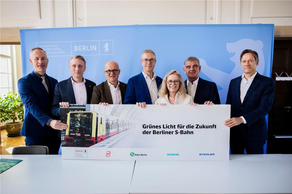 Der Berliner Senat freut sich mit dem Bieterkonsortium aus S-Bahn, Stadler und Siemens und dem Verkehrsverbund Berlin-Brandenburg (VBB).Christoph Soeder/dpa