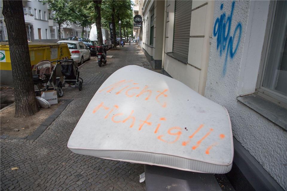 Der Berliner Senat will, dass gegen illegalen Müll konsequent vorgegangen wird. (Archivbild)Jörg Carstensen/dpa