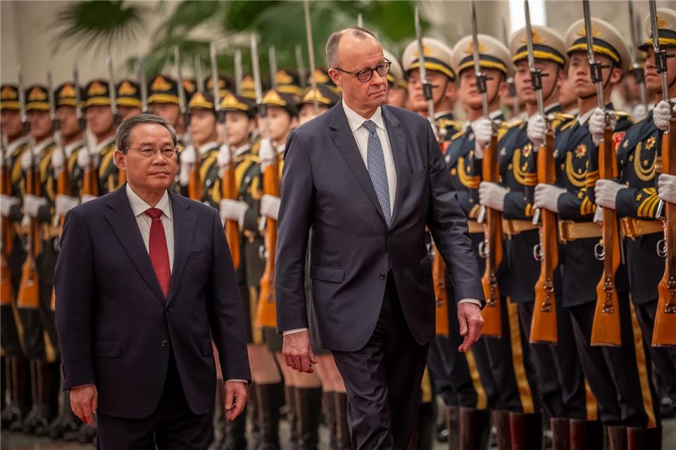 Der Besuch in China ist für Merz ebenso wichtig wie heikel.Michael Kappeler/dpa
