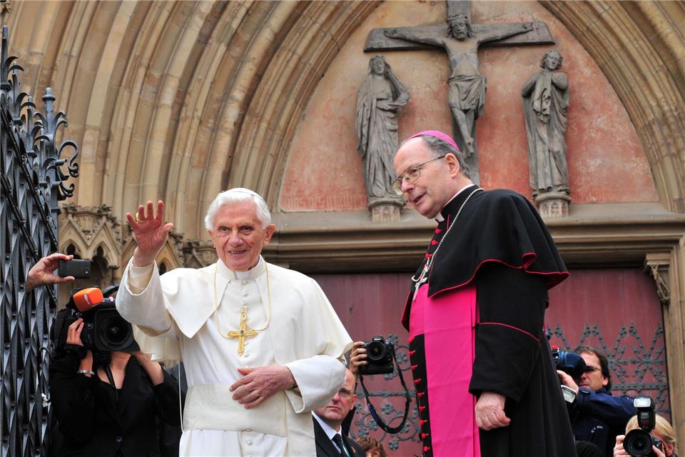 Der Besuch von Papst Benedikt XVI im Bistum 2011 gilt als ein Höhepunkt in der Amtszeit von Wanke. (Archivbild)picture alliance / dpa