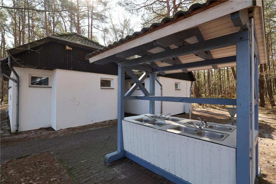 Der Betreiber des Regenbogencamps pocht auf Entschädigungen. Bernd W�stneck/dpa