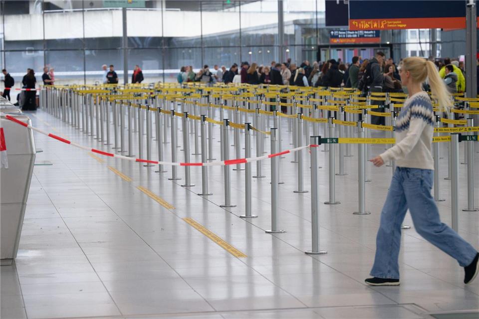 Der Betrieb am Flughafen Köln/Bonn war zeitweilig gestört.Henning Kaiser/dpa