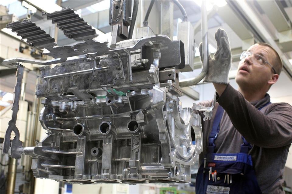 Der Betrieb beim Autozulieferer soll in der kommenden Woche wieder hochlaufen. (Archivbild) Jens Wolf/dpa