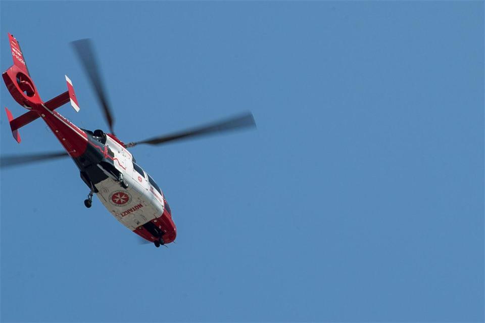 Der Betrieb der beiden hessischen Intensivtransporthubschrauber bleibt bei den Johannitern. (Archivbild)Sebastian Gollnow/dpa