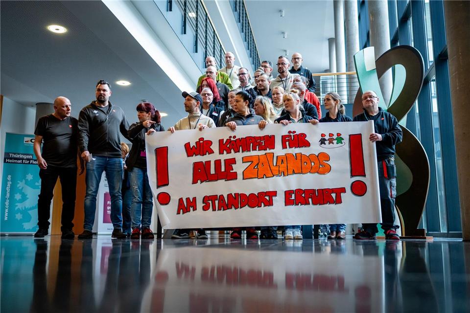 Der Betriebsrat des Zalando-Logistikzentrums will für den Erhalt des Standorts kämpfen. (Archivbild) Jacob Schröter/dpa