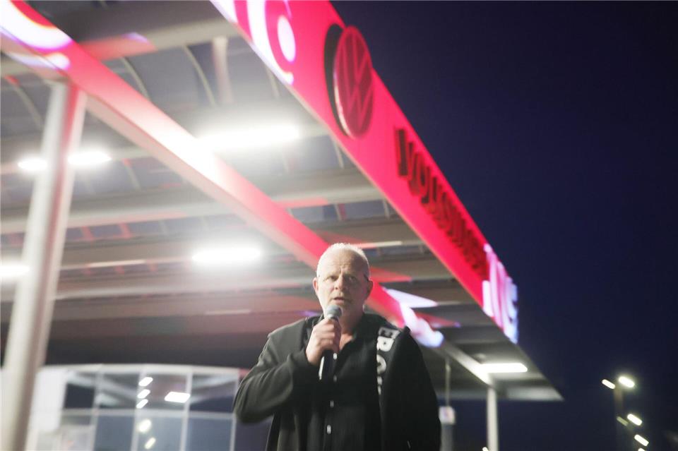 Der Betriebsratsvorsitzende des Zwickauer VW-Werkes, Mario Albert, kämpft für eine Autoproduktion am Standort Zwickau über das Jahr 2030 hinaus. Bodo Schackow/dpa