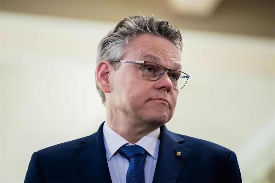 Der Bezirksbürgermeister von Tempelhof-Schöneberg Jan Oltmann (Grüne) weist auf die Bedeutung der queeren Community für den Bezirk hin. (Archivfoto)Christoph Soeder/dpa