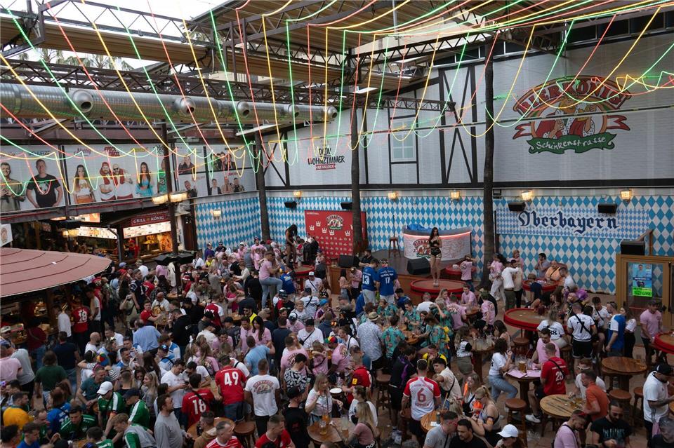 Der Bierkönig hat über den Winter renoviert - und erwartet ein Comeback. (Archivbild)Mar Granel/dpa