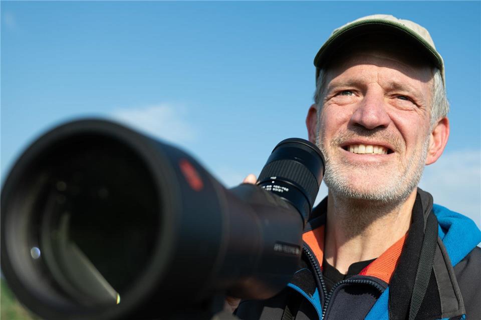 Der Biologe Stefan Stübing ist ein ausgewiesener Experte für Vogelarten. Florian Wiegand/dpa