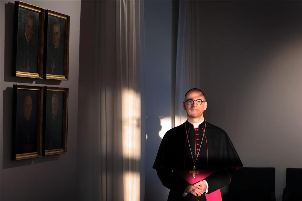 Der Bischof sucht einen neuen Fahrer. (Archivbild)Karl-Josef Hildenbrand/dpa