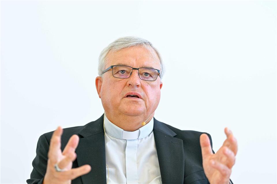Priester sollen heiraten dürfen – Bischof fordert Reform Der Bischof von Speyer spricht sich für die Abschaffung des Zölibats aus. (Archivbild)Uwe Anspach/dpa