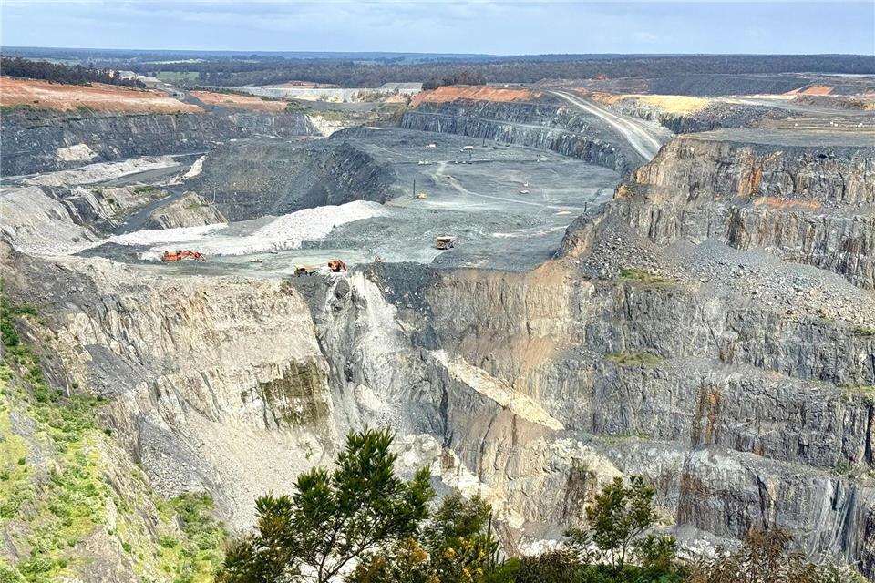 Lithium-Gigant Australien: Motor der globalen Energiewende  Der Blick  auf die riesige Greenbushes-Mine ist atemberaubend.Carola Frentzen/dpa