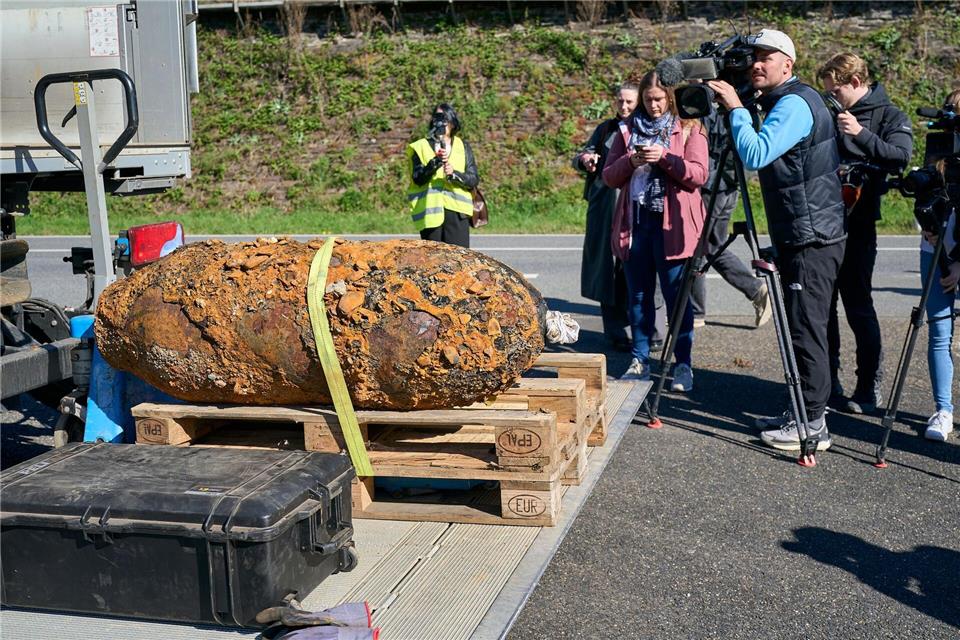 Der Blindgänger wurde bei Arbeiten im Rhein entdeckt.Sascha Ditscher/dpa