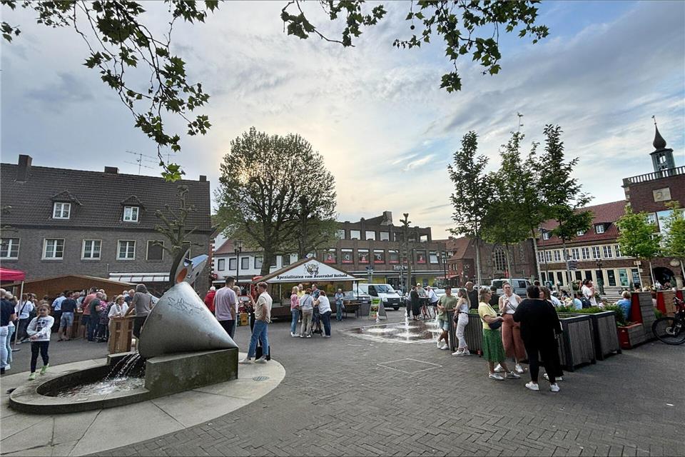 Der Borkener Feierabendmarkt hat sich über die letzten zehn Jahre zu einem beliebten Treffpunkt entwickelt. Der runde Geburtstag wird in diesem Jahr gefeiert.