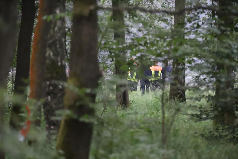 Der Brand habe sich in der Nacht nicht weiter ausgebreitet, teilte die Feuerwehr mit.--/dpa