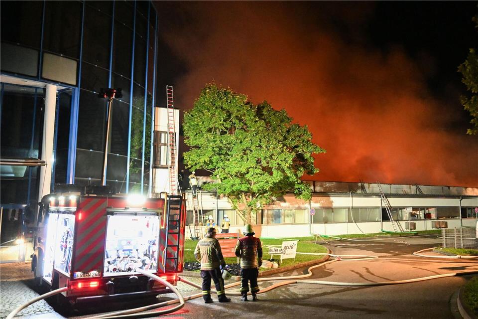 Der Brand ist laut Oberbürgermeister Martin Horn einer der größten der Stadtgeschichte. Bernd Weißbrod/dpa