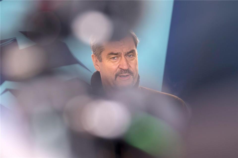 Der Brandanschlag auf das Berliner Stromnetz beschäftigt auch die CSU in Bayern. Sie fordert harte Konsequenzen und Ermittlungen durch Bundesbehörden. Peter Kneffel/dpa