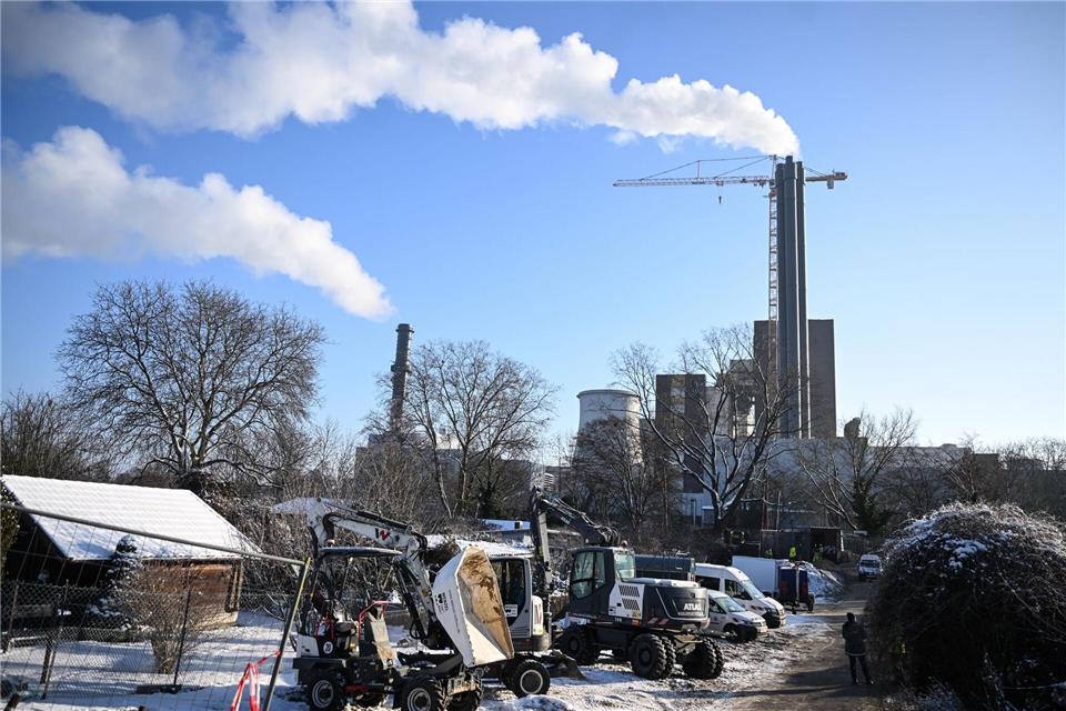 Der Brandanschlag traf wichtige Stromkabel nahe dem Kraftwerk Lichterfelde. Britta Pedersen/dpa